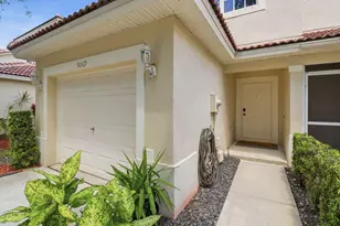 9069 Tremezzo Ln, Boynton Beach, FL 33472 - Photo 2