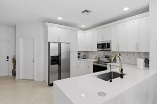 9069 Tremezzo Ln, Boynton Beach, FL 33472 - Photo 6