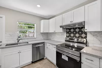 9484 Sun Court, Palm Beach Gardens, FL 33403 - Photo 12