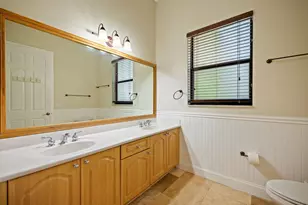 7039 Golf Pointe Cir, Tamarac, FL 33321 - Photo 16