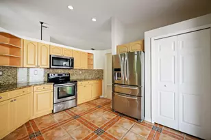 7039 Golf Pointe Cir, Tamarac, FL 33321 - Photo 10