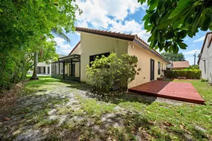 7039 Golf Pointe Cir, Tamarac, FL 33321 - Photo 26