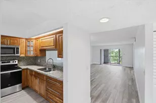 700 SW 128th Ave, Pembroke Pines, FL 33027 - Photo 4