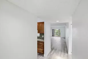 700 SW 128th Ave, Pembroke Pines, FL 33027 - Photo 6