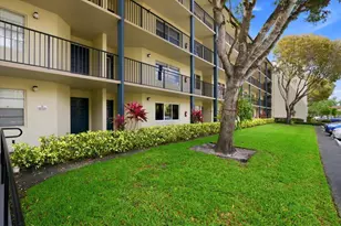 700 SW 128th Ave, Pembroke Pines, FL 33027 - Photo 1