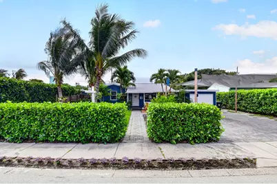 1010 Churchill Circle S, West Palm Beach, FL 33405 - Photo 2
