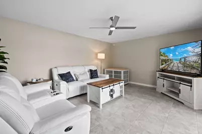 110 N Delaware Boulevard #9b, Jupiter, FL 33458 - Photo 6