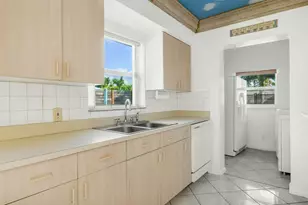 2207 NE 33rd Ave, Fort Lauderdale, FL 33305 - Photo 8