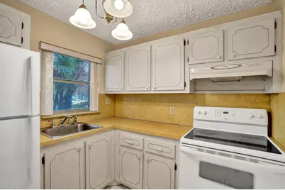 9460 Sunrise Lakes Boulevard #106, Sunrise, FL 33322 - Photo 4