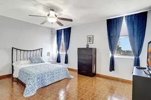 427 Golden Isles Dr, Hallandale Beach, FL 33009 - Photo 22
