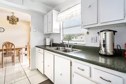 24 Golfs Edge #D, West Palm Beach, FL 33417 - Photo 8