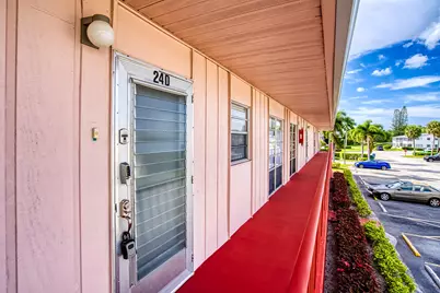 24 Golfs Edge #D, West Palm Beach, FL 33417 - Photo 4