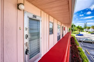 24 Golfs Edge, West Palm Beach, FL 33417 - Photo 4