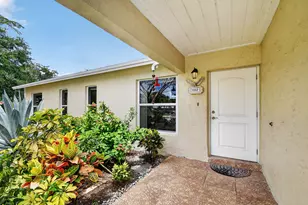 1262 Essex Dr, Wellington, FL 33414 - Photo 4