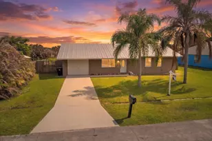 956 SE Browning Ave, Port Saint Lucie, FL 34983 - Photo 1