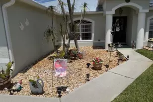 925 SW Worcester Ln SW, Port Saint Lucie, FL 34953 - Photo 4