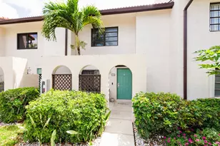 21820 Cypress Cir, Boca Raton, FL 33433 - Photo 1
