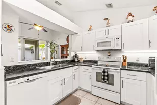 25 Wyndham Ln, Palm Beach Gardens, FL 33418 - Photo 14