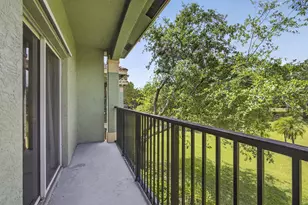 310 Crestwood Cir, Royal Palm Beach, FL 33411 - Photo 12