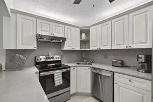 301 Pine Ridge Cir, Greenacres, FL 33463 - Photo 10