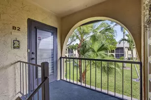 301 Pine Ridge Cir, Greenacres, FL 33463 - Photo 2