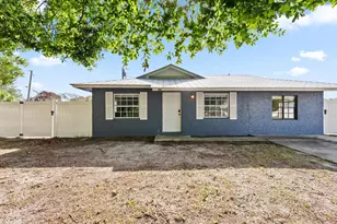 304 8th Ave SW, Vero Beach, FL 32962 - Photo 1