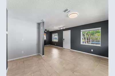 304 8th Avenue SW, Vero Beach, FL 32962 - Photo 2