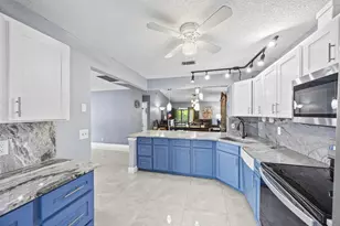 2640 Gately Dr W, West Palm Beach, FL 33415 - Photo 10
