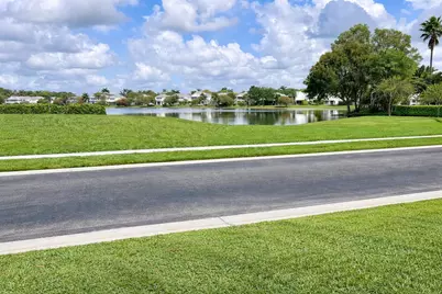10614 Lake Shore Drive, Wellington, FL 33414 - Photo 2