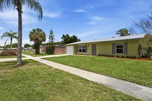 445 NE Armory Cir, Port Saint Lucie, FL 34983 - Photo 4