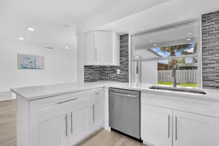 9490 NW 20th Pl, Sunrise, FL 33322 - Photo 12