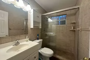 740 NE 37th St, Oakland Park, FL 33334 - Photo 16