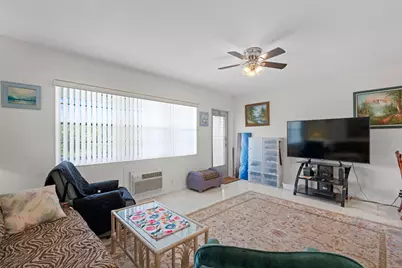 279 Coventry L, West Palm Beach, FL 33417 - Photo 2