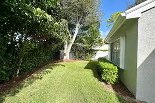 1000 Lake Breeze Dr, Wellington, FL 33414 - Photo 22