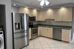 352 Prestwick Cir, Palm Beach Gardens, FL 33418 - Photo 2