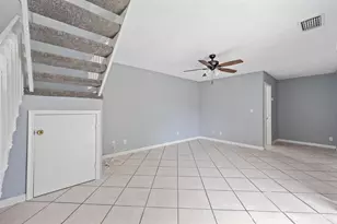 352 Prestwick Cir, Palm Beach Gardens, FL 33418 - Photo 2