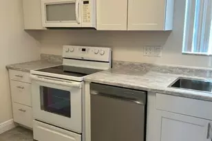 106 Lake Dora Dr, West Palm Beach, FL 33411 - Photo 2
