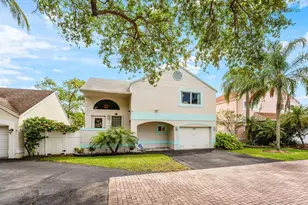 331 NW 101st Terrace, Pembroke Pines, FL 33026 - Photo 2