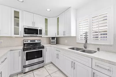331 NW 101st Terrace, Pembroke Pines, FL 33026 - Photo 6