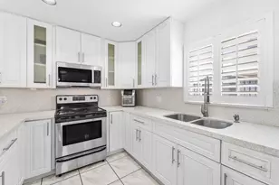 331 NW 101st Terrace, Pembroke Pines, FL 33026 - Photo 6