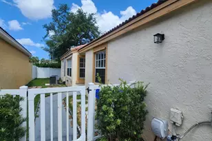 17932 SW 29th Ln, Miramar, FL 33029 - Photo 2