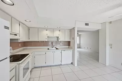 5370 Las Verdes Circle #219, Delray Beach, FL 33484 - Photo 4