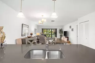 21218 Lago Cir, Boca Raton, FL 33433 - Photo 12