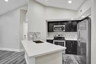 595 Vista Isles Dr, Sunrise, FL 33325 - Photo 2