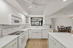 12378 Sawgrass Ct, Wellington, FL 33414 - Photo 22