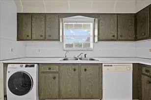 102 Amherst Ln, Greenacres, FL 33467 - Photo 8