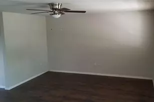 8908 NW 187th St, Hialeah, FL 33018 - Photo 6