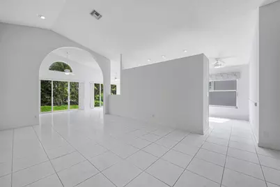 9758 Harbour Lake Circle, Boynton Beach, FL 33437 - Photo 6