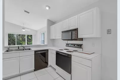 9758 Harbour Lake Circle, Boynton Beach, FL 33437 - Photo 20