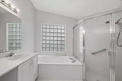 9758 Harbour Lake Circle, Boynton Beach, FL 33437 - Photo 32